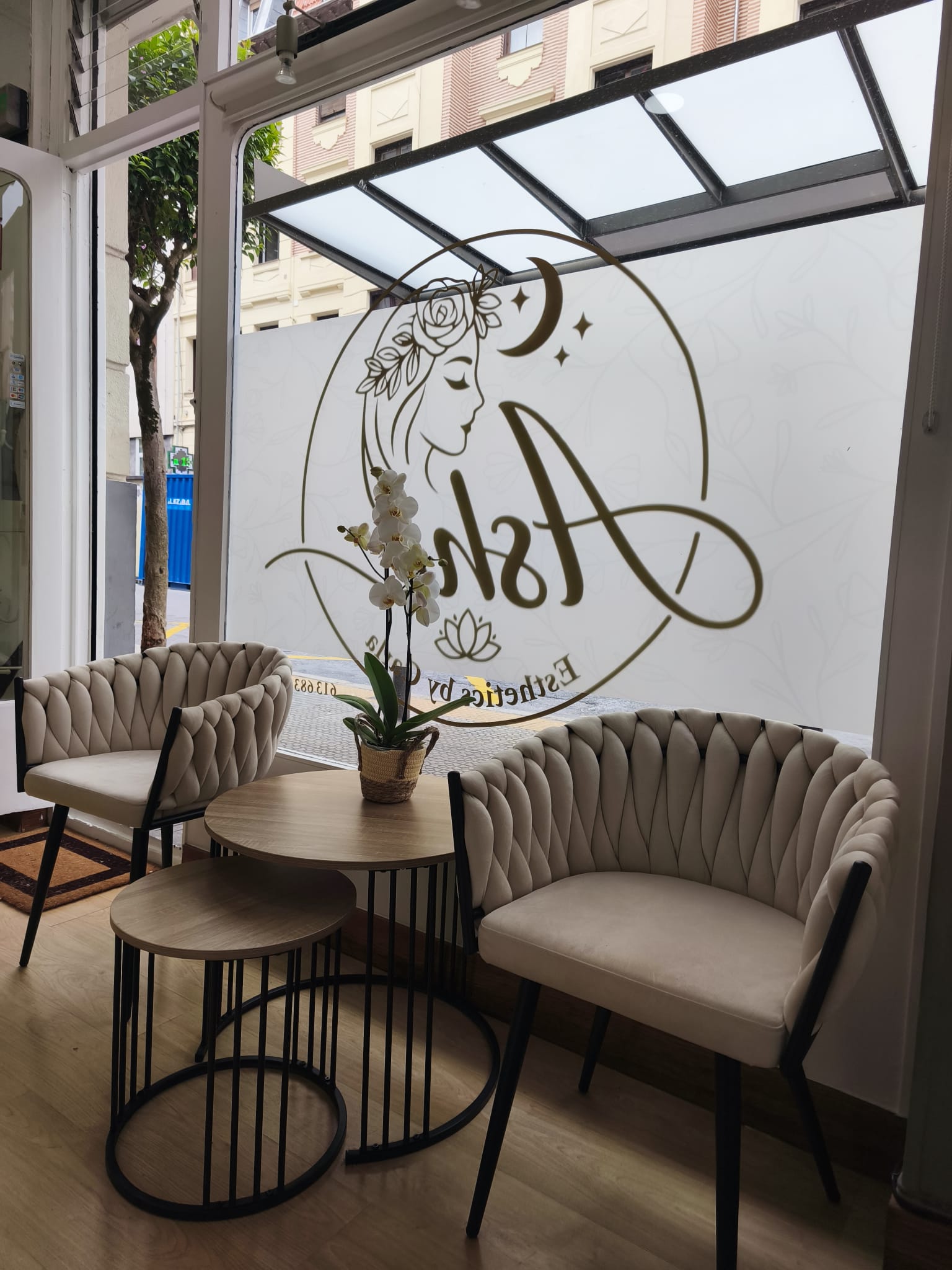 Recepción del centro de estética Ashé Esthetics by Carla en Bilbao